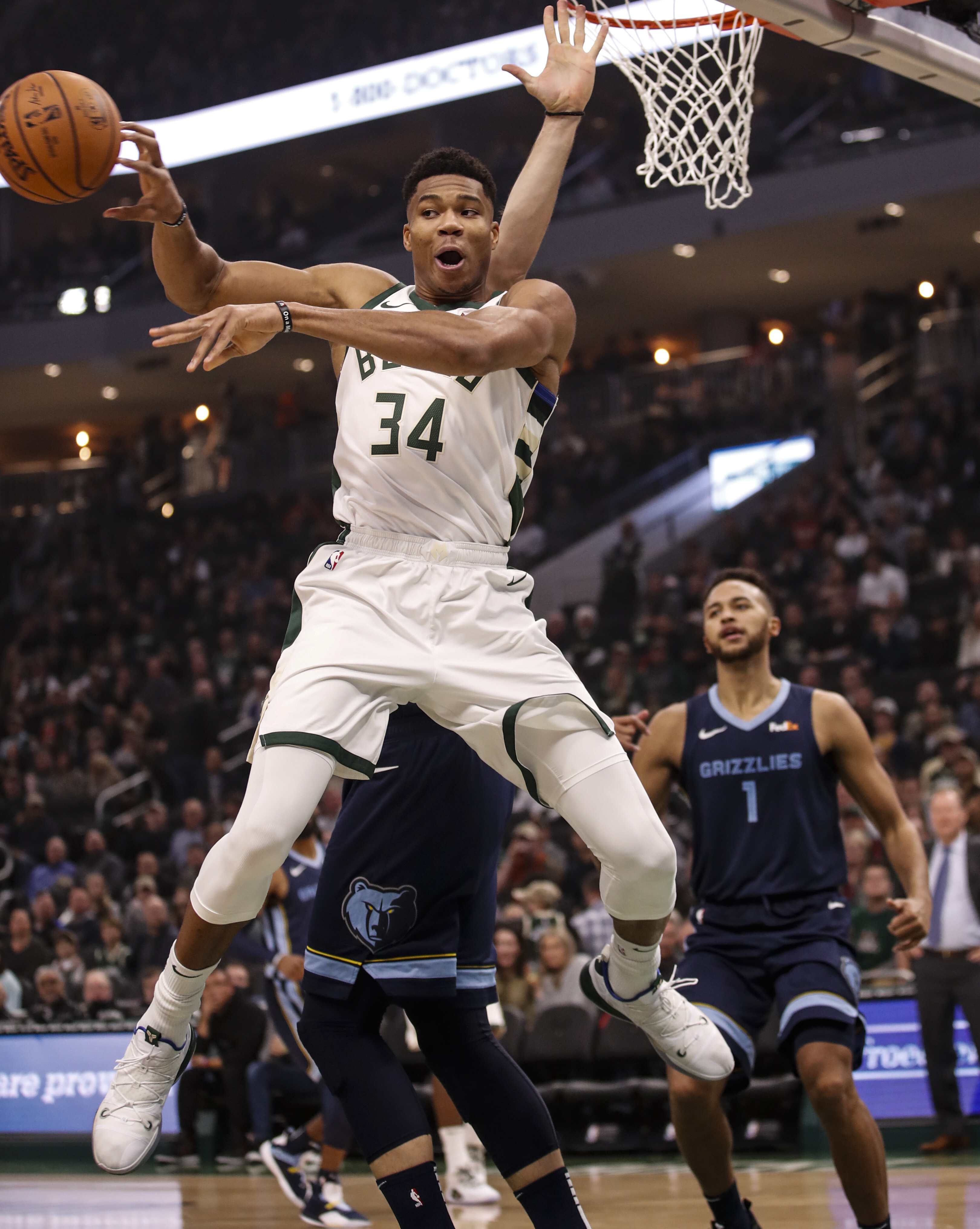 爱游戏体育-包含密尔沃基雄鹿内部会议纪要流出：今晚状态回暖；NBA常规赛使命明确；球探报告显示潜力的词条