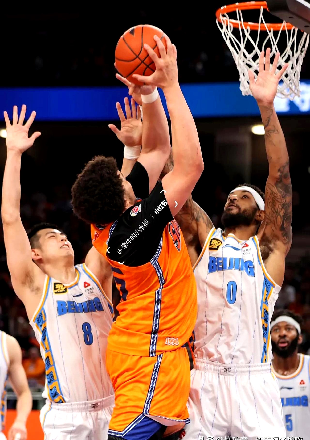 爱游戏体育-里尔训练开放日，关键时刻内部沟通引欢呼，CBA常规赛在即，资深球员宣示担当(cba裁判及庆)