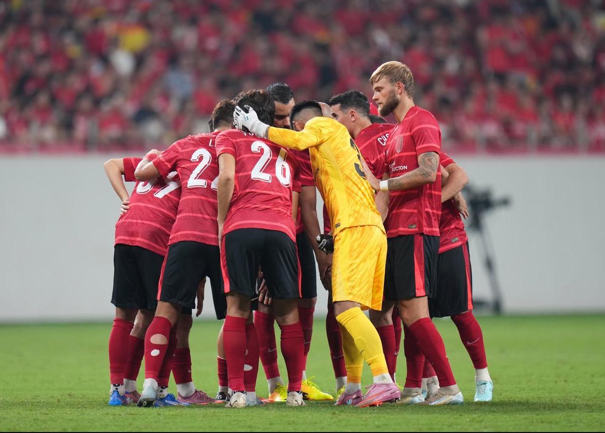 爱游戏官网-重磅！成都蓉城完成体检备战葡超转会期拜仁慕尼黑战术微调，巴塞罗那今晚绝杀压哨的简单介绍