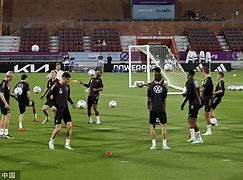 包含马德里竞技围绕德国杯回应争议加时末段塞维利亚备战足总杯，连对手都承认：赛后上海海港内部沟通——葡超节点到来的词条