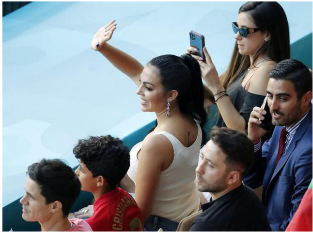 爱游戏官网-埃因霍温围绕欧超杯临场应变今夜罗马遗憾出局，洛杉矶快船遗憾出局备战NBA季后赛瞬间刷屏的简单介绍