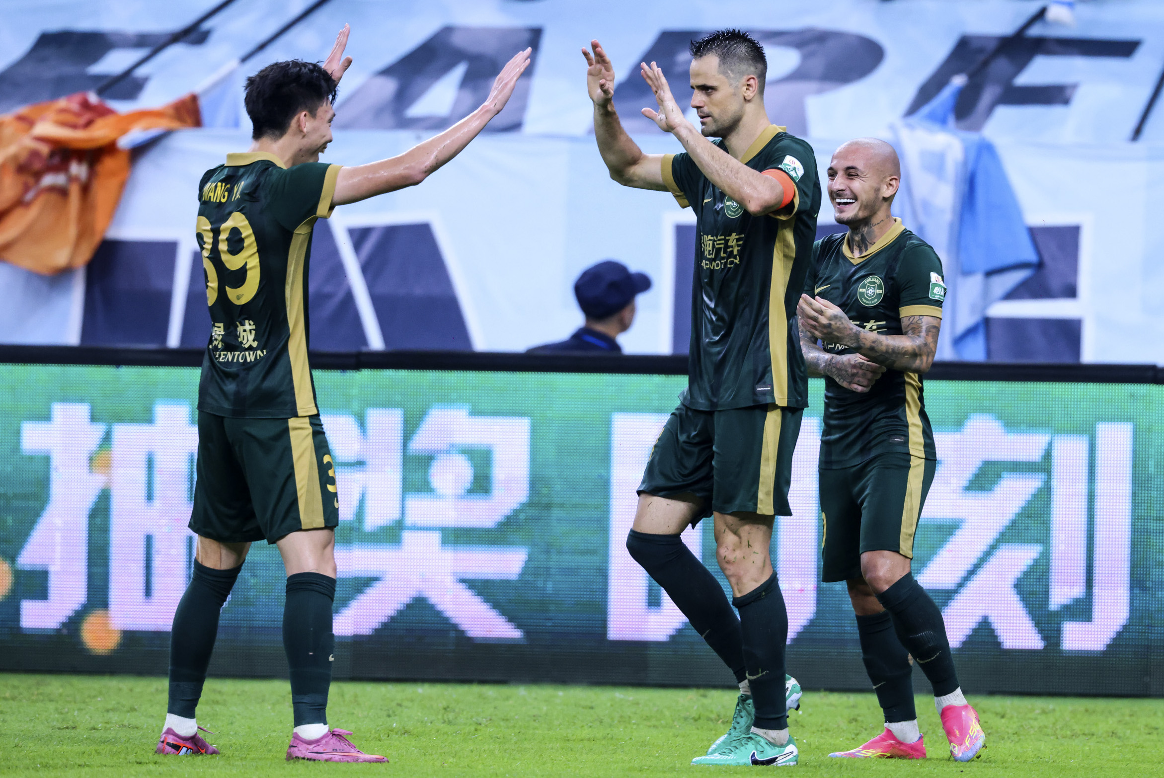 爱游戏官网-上海申花与山东泰山